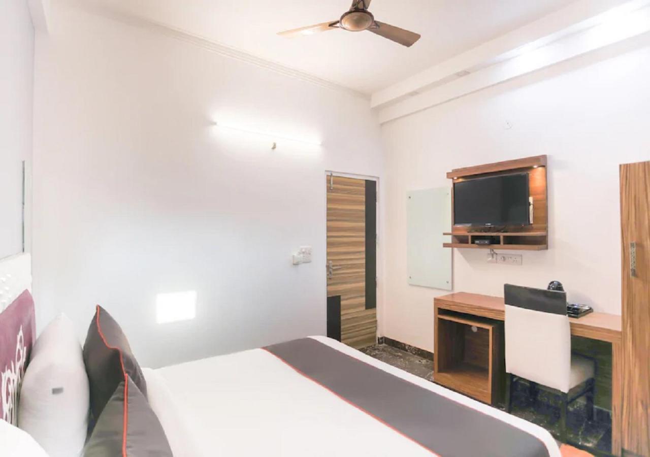 Sangvi Palace Hotel Greater Noida Kültér fotó